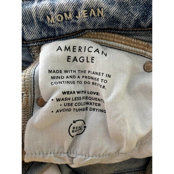 American Eagle-Mom‎ Jean-Light Wash-Size 2 Short-EUC - Picture 7 of 8